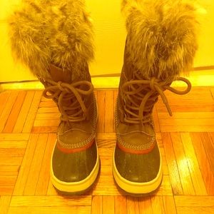 Sorel Joan of Arctic snow boots
